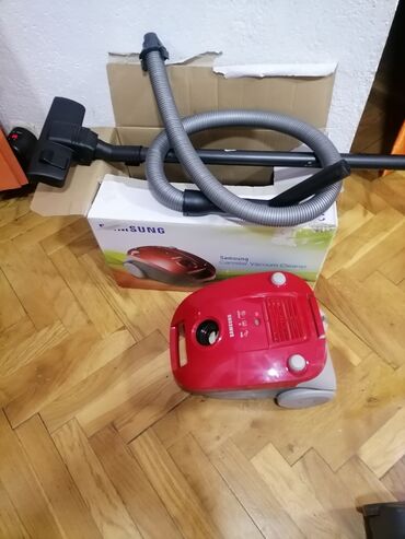 Klasični usisivači: Usisivač Samsung 1600w na kesu Ispravan dobar Baš dobar. U svojoj — 4