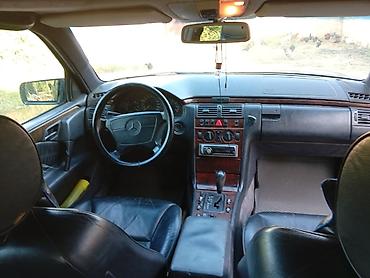 mercedes 180 b: Mercedes-Benz E 230: 2.3 l | 1997 il Sedan — 3