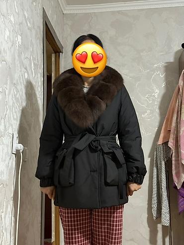 Пуховик, Короткая модель, С мехом, Стандарт at lalafo.kg Пуховик, Короткая модель, С мехом, Стандарт