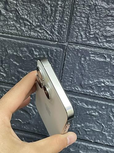 iphone cr: IPhone 15 Pro, Б/у, 256 ГБ, Белый, Зарядное устройство, Защитное стекло, Чехол, В рассрочку, 80 % — 4