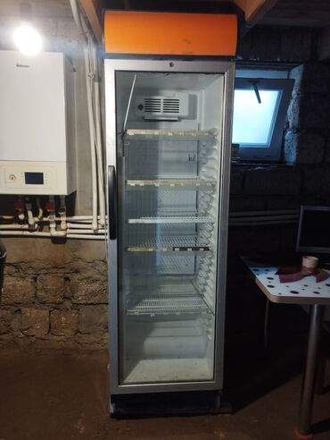 Divan və kreslo dəstləri: Vitrin soyuducu satilir 450azn. Unvan zabrat m 6084 Nigaz