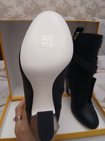 Botinka və botilyonlar: Fendi, Ölçü: 36, rəng - Qara, Yeni — 7