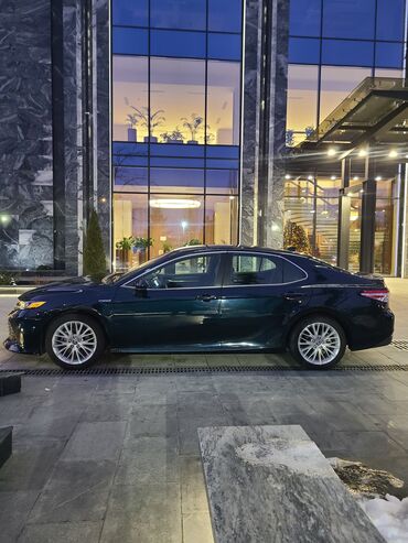 Toyota: Toyota Camry: 2018 г., 2.5 л, Вариатор, Гибрид, Седан