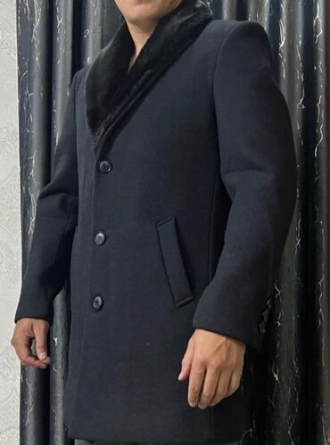 кашемировые мужские водолазки: Мужское Пальто новое размер 54 
цена 5000 сом