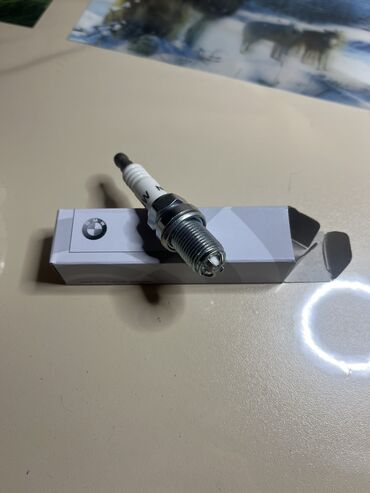 NGK . 4 kontakt