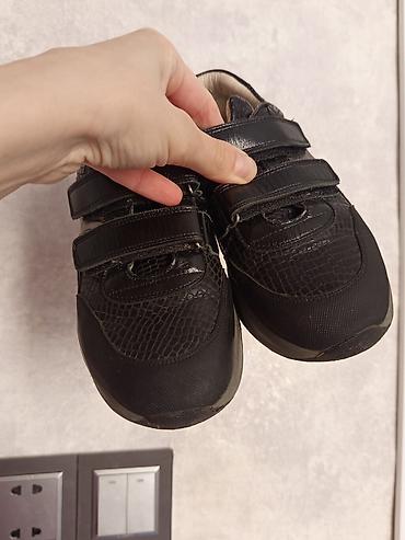 adidas krasovka: Uşaq idman ayaqqabısı - Rəng: qara, yan hissədə metalik tünd-gümüş — 2
