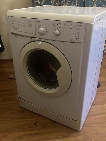Ön yükləməli paltaryuyan maşın - Marka Indesit Su bosadlani islemir