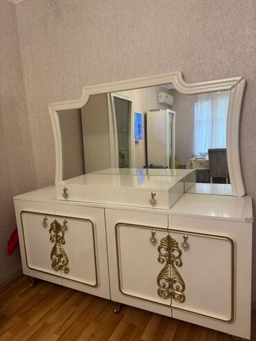 islenmis mebel yataq destleri: İşlənmiş, Güzgülü