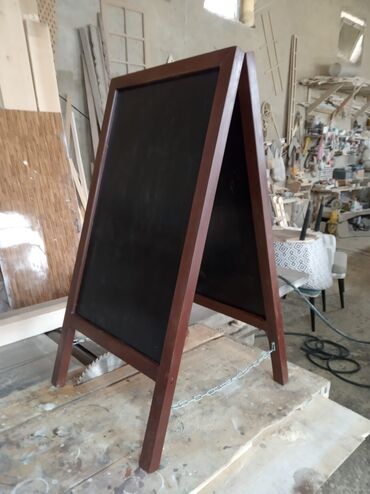 Reklam lövhələri: Taxta menyu lövha. Axan led işiqli reklam tablosu.Mùxtàlif növ reklam — 4