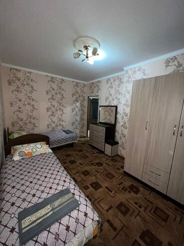 Посуточная аренда квартир: 3 комнаты, Душевая кабина, Постельное белье, Кондиционер — 1