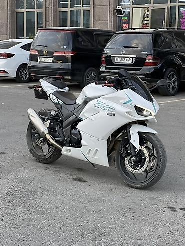 бир: Спортбайк Ducati, 400 куб. см, Бензин, Чоңдор үчүн, Колдонулган — 1