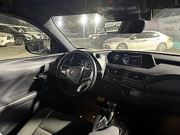 лексус хэтчбек: Lexus UX: 2021 г., 2 л, Вариатор, Гибрид, Кроссовер — 5