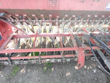 Digər kənd təssərüfat avadanlığı: Kənd təsərrüfatı üçün səpin texnikası – traktorla qoşulan taxıl səpən — 6