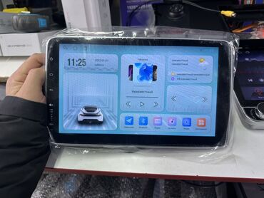 большой монитор: Автомагнитола с большим сенсорным экраном (примерно 9–10 дюймов)