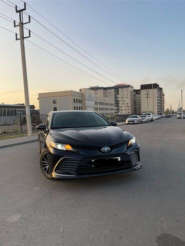 Toyota: Toyota Camry: 2021 г., 2.5 л, Вариатор, Гибрид, Седан — 2