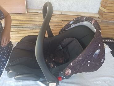 детский домик для кукол: Продаю люльку(автолюльку) с козерогом. Пятиточечный ремень,ручка