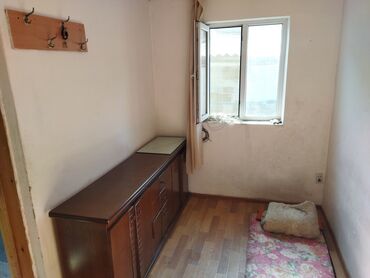 кв час ночь: 1 бөлмө, Менчик ээси, Чогуу жашоосу жок