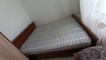 Двуспальные кровати: Двуспальная кровать, Б/у, С матрасом, Дерево, длина - 190 см at lalafo.kg Двуспальные кровати: Двуспальная кровать, Б/у, С матрасом, Дерево, длина - 190 см