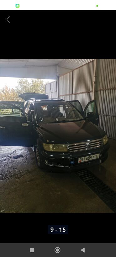 Другие Автомобили: Продаётся автомобиль минивэн/универсал с 5 дверями, тёмного цвета