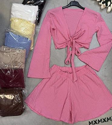 Kompleti: Komplet bliza crop top na preklop i šorc. -Dvodelni set sa na lalafo.rs — 10 Kompleti: Komplet bliza crop top na preklop i šorc. -Dvodelni set sa — 10