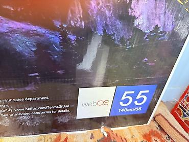треснул экран: Продается телевизор, экран сломан. Безрамочный 55" 4K Smart TV на базе — 2