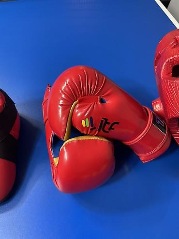 Шлемы: Продаю недорого Комплект экипировки для тхэквондо (ITF) Состав: - — 2