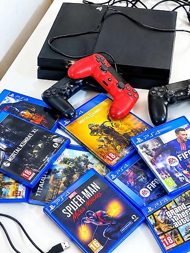 Игровая консоль Sony PlayStation 4 с комплектом аксессуаров и игр