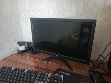 Monitorlar: Acer monitor - Təxminən 19-20 düymlük düz ekranlı LED monitor -