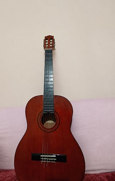 Gitaralar: Klassik akustik gitara - Korpus: tam ölçülü klassik forma, parlaq — 1