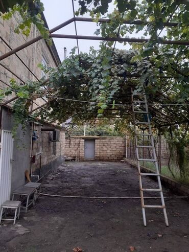 Həyət evləri və villaların satışı: Yevlax şəhərində, 3 saylı məktəbin arxasında 2 mərtəbəli həyət evi — 9