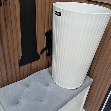 Вазы: Продаю вазу для цветов 2 шт золотого цвета 1 шт белого стекло, 1 шт — 12