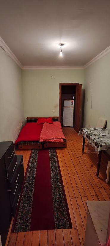 ev kirayesi: Kirayə üçün 1 otaqlı, ayrı girişli kiçik mənzil. Xüsusiyyətlər: - — 2