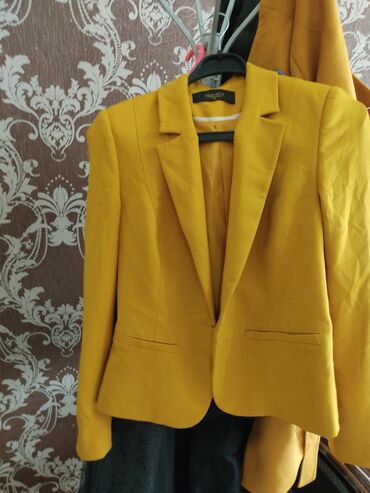 пиджак женский бишкек: Пиджак за 600 с размер s обращаться по телефону