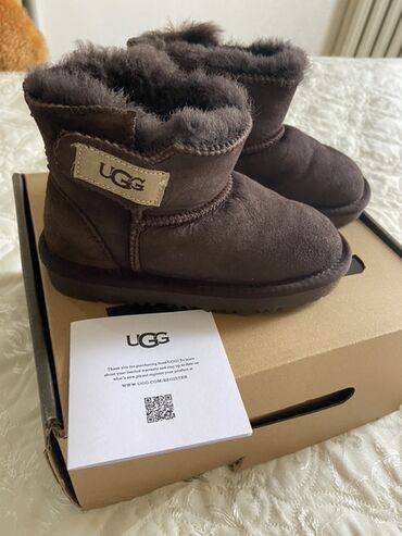 фирменное пальто: Детские/младшие УГГ: укороченные зимние сапожки UGG, цвет