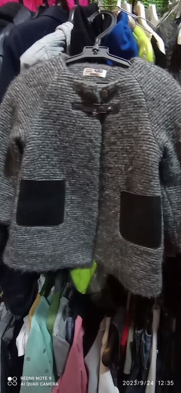 пальто лама: Продам стильные пальто детские серое(букле) на 4-5 лет, бежевое на 5-7