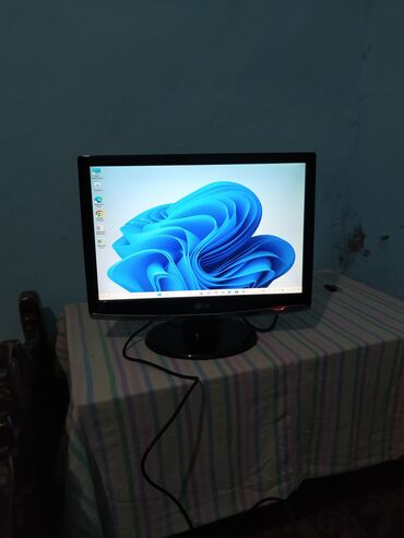 Monitorlar: LG manitor 19 diyum manitorun qnopkalari sensordur yeni kimidir heç