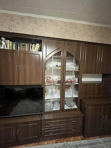 шкаф стенку: Продаю срочно Стенку-гостиная из ЛДСП в тёплом тёмно-ореховом оттенке — 2