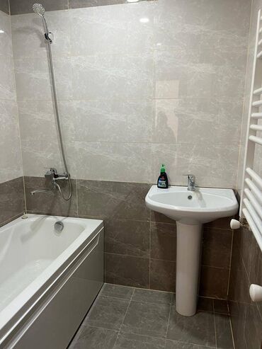 Uzunmüddətli kirayə mənzillər: Yasamal rayonu midada 9 mertebeli binanın 6-cİ mərtəbəsində yerləşən — 9