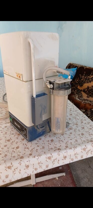 Кофеварки: Su filtrləmə sistemi təmiz içməli su əldə etmək üçün istifadə olunur