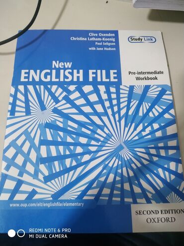 islenmis kitab satisi: Ingilis dili üçün sadəcə 10-15 seyfesi yazılı kitablar satılır