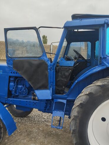 Traktorlar: BELARUS 80.1 təkərli traktor Xüsusiyyətlər: - Güclü dizel mühərrik — 11