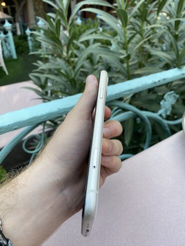 Apple iPhone: IPhone 11, Ağ, Face ID — 8