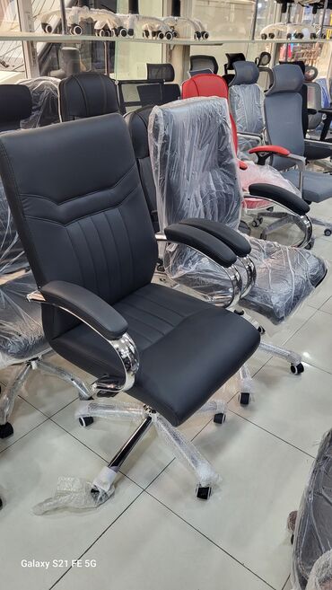 Ofis və oyun kresloları: Yeni, Təkərli, Qolları tənzimlənmir, Parça — 19