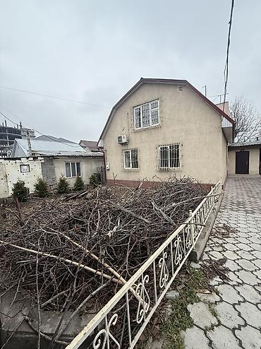 Продажа коттеджей и домов: 🏡 *Продается дом в Золотом Квадрате!* 📍 Ул. Айдаралиева 8 (между — 2