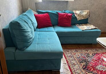 Bitkilər: Künc divan satılır.Əla vəziyyətdə.Açılmir,genisdir.Hər iki tərəf