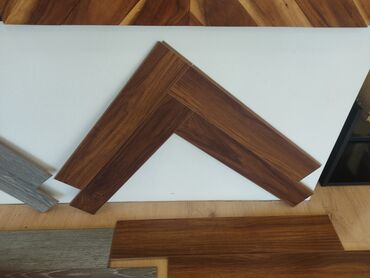 Laminat: Laminat 33 klasdır qalınlığı 10 mm yolkada var düzünə vurulmadan var — 8