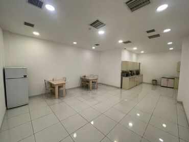 Ofislər: Nərimanov rayonunda, Ziya Bünyadov prospektində, 45 kv/m-lik obyekt — 5