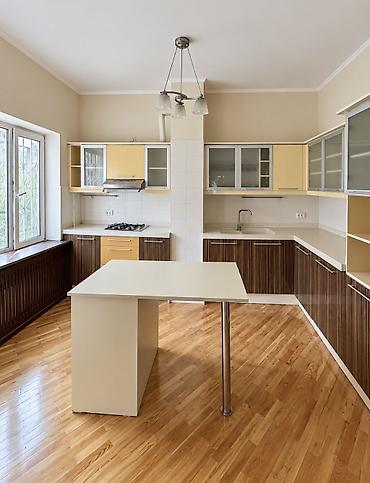 Дома: 340 м², 6 комнат и более, Азия Молл — 9