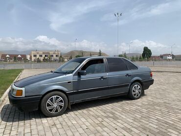 бишкек продажа авто гибрид: Volkswagen Passat: 1988 г., 1.8 л, Механика, Бензин, Седан