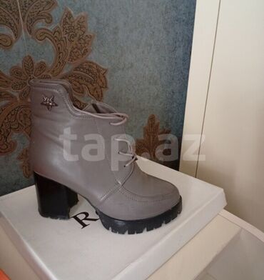 Çəkmələr: Qısaboğaz, Ölçü: 36, rəng - Boz, Yeni